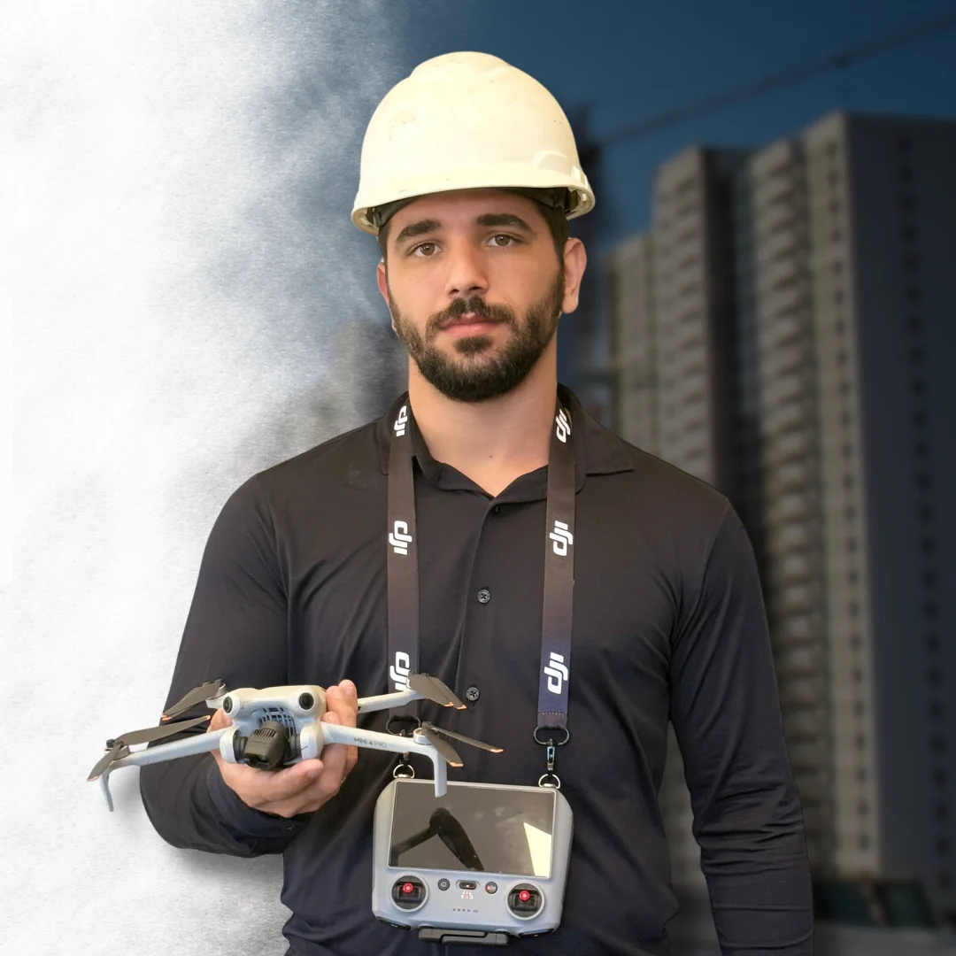 Engenheiro segurando um drone
